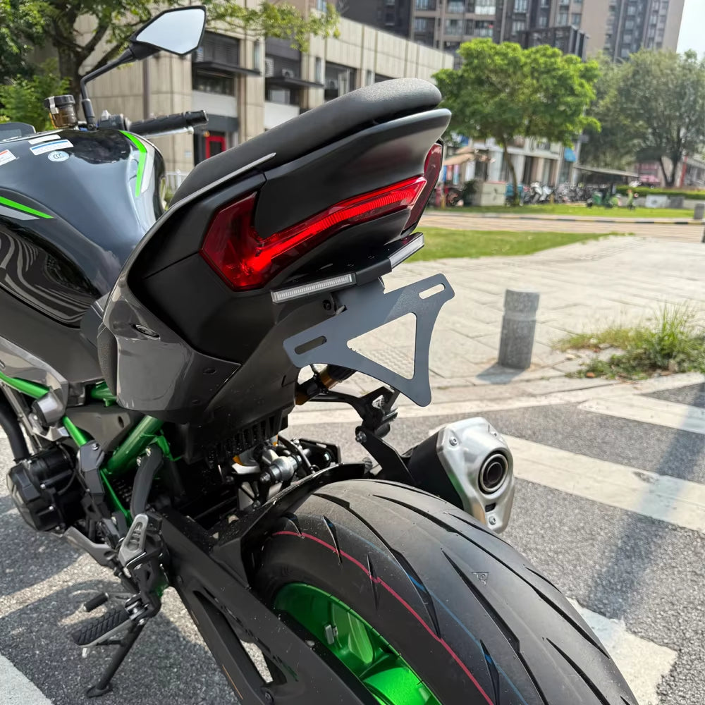Kawasaki Z900 2025 | Soporte de Matrícula Corto Eliminador de Guardabarros