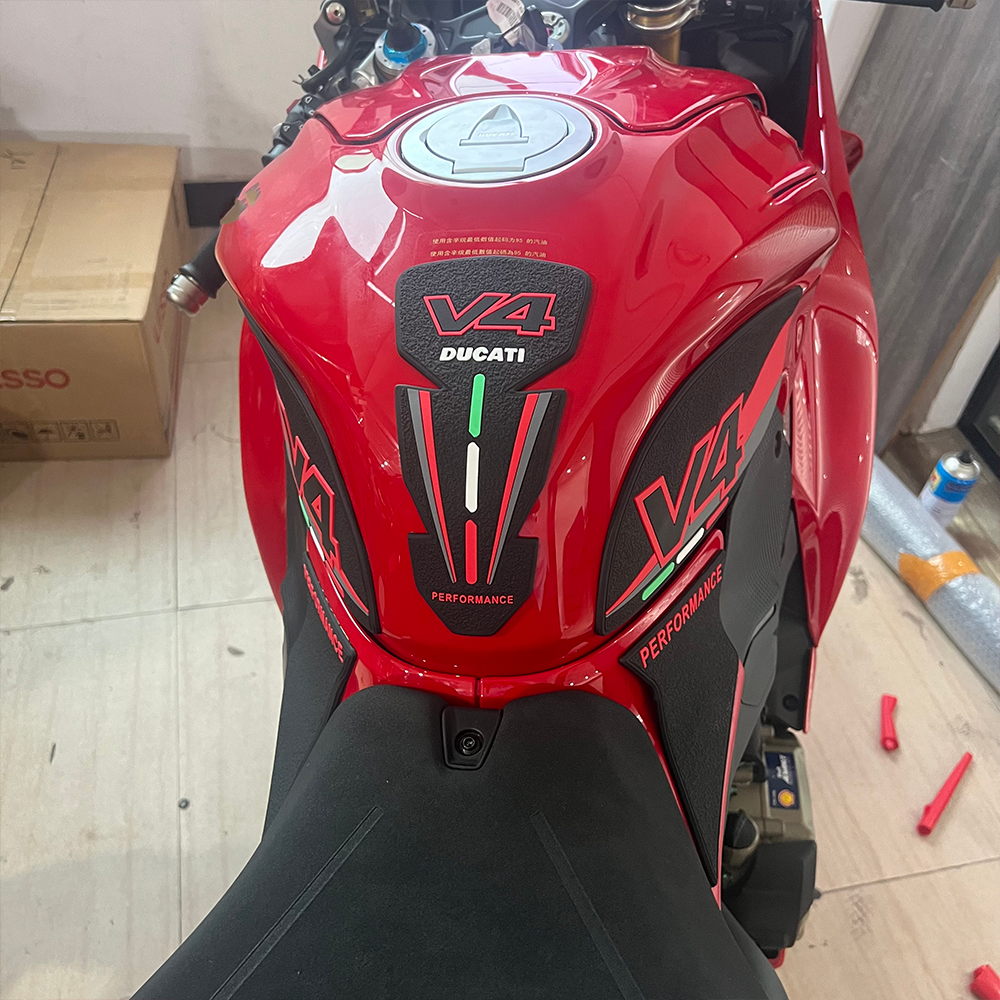 Ducati Panigale V4 V4S Streetfighter V4 S Rubber Anti-Slip Tank Pad Kit 2025 丨 Center Pad and Side Grips