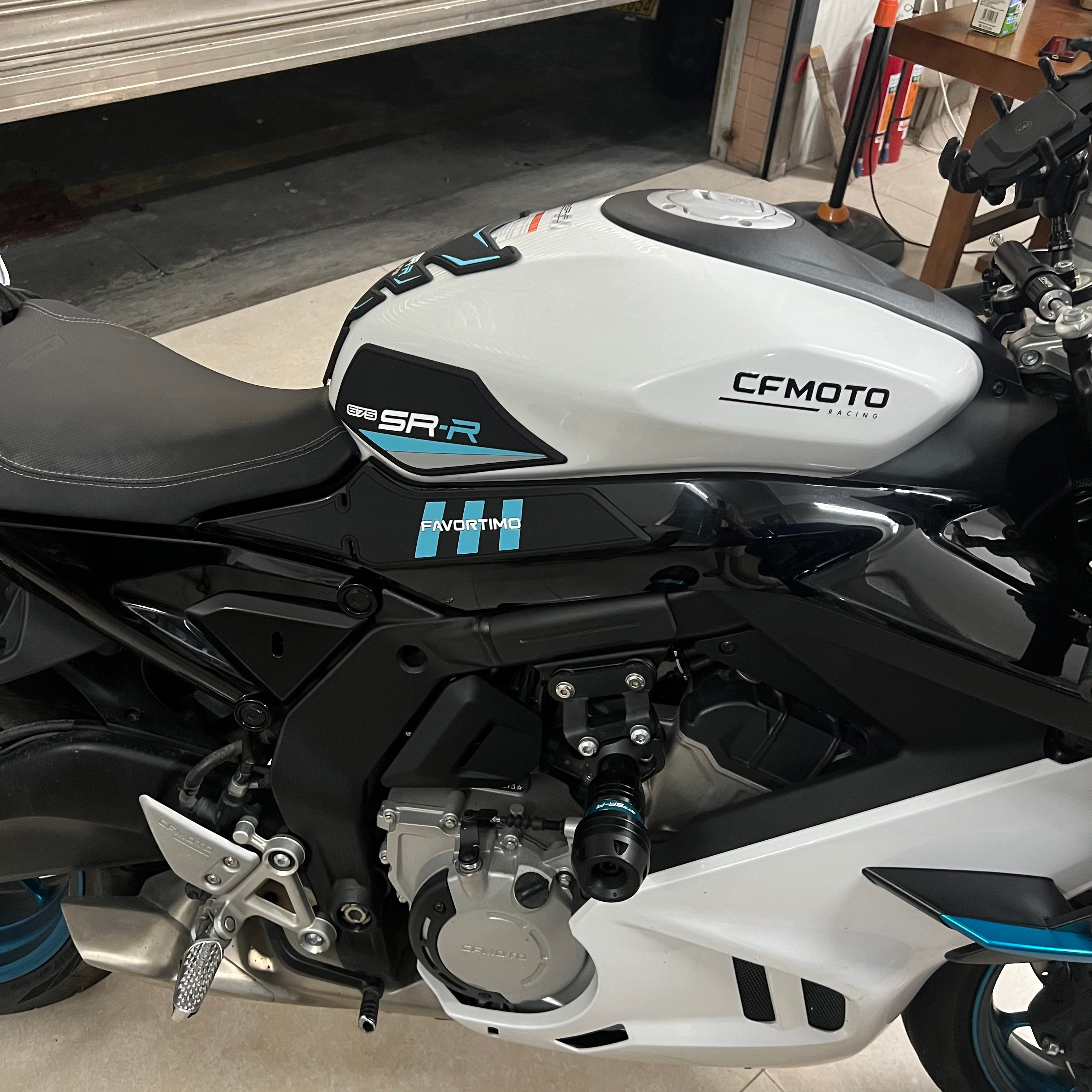 CFMOTO 675SR-R Rubber Anti-Slip Tank Pad Kit 丨 Center Pad and Side Grips