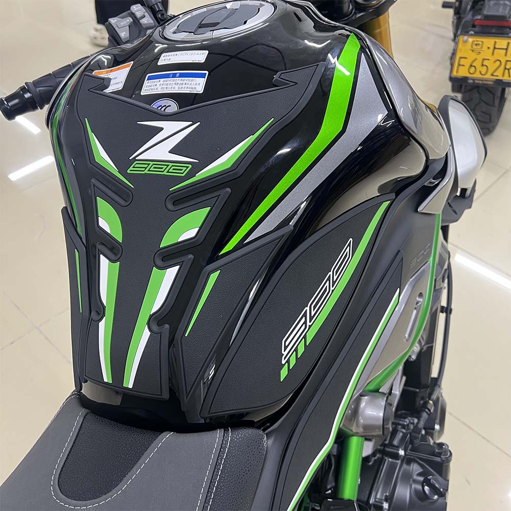 Kawasaki Z900 Z900SE Rubber Anti-Slip Tank Pad Kit 2025+ 丨 Center Pad and Side Grips