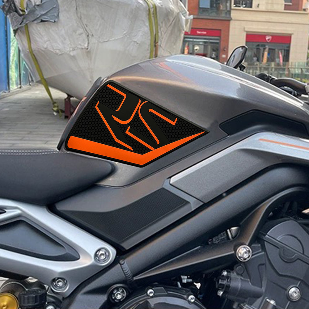 Triumph Street Triple 765 RS Rubber Anti-Slip Tank Pad Kit 2023-2024 丨 Center Pad and Side Grips