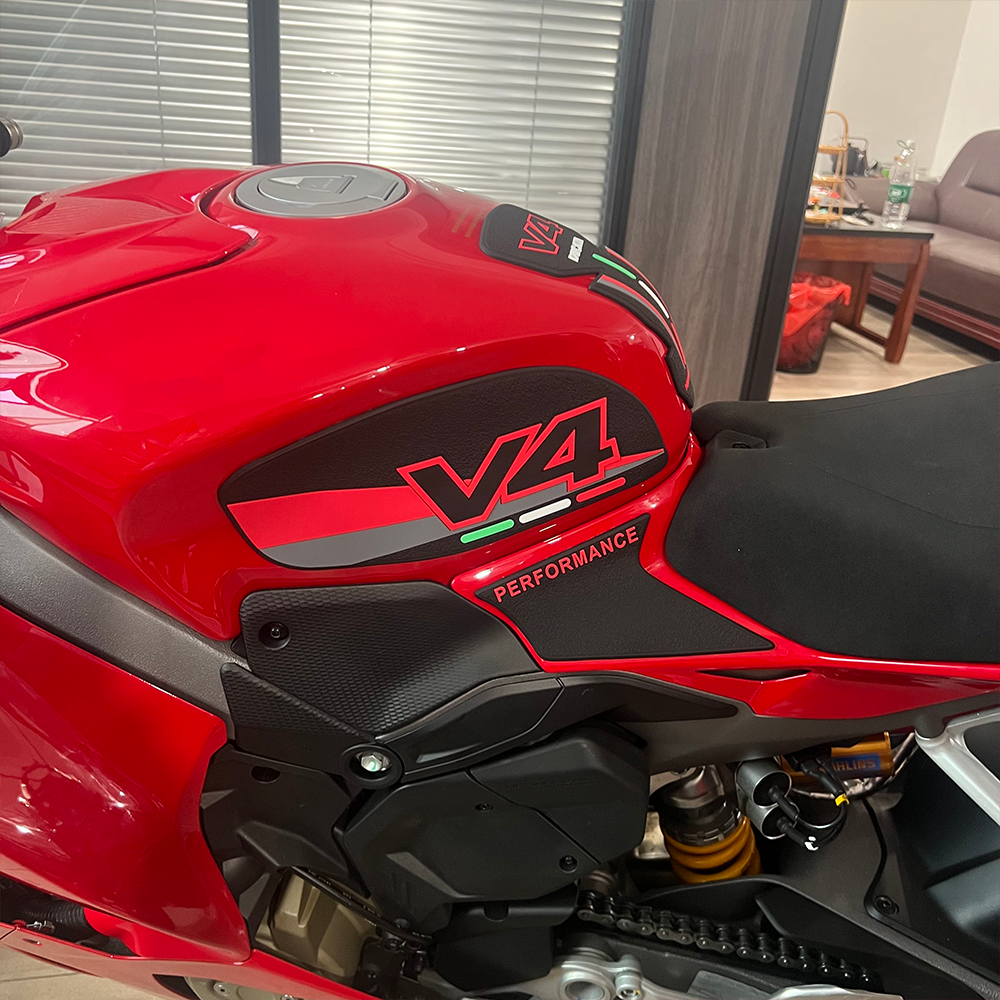 Ducati Panigale V4 V4S Streetfighter V4 S Rubber Anti-Slip Tank Pad Kit 2025 丨 Center Pad and Side Grips