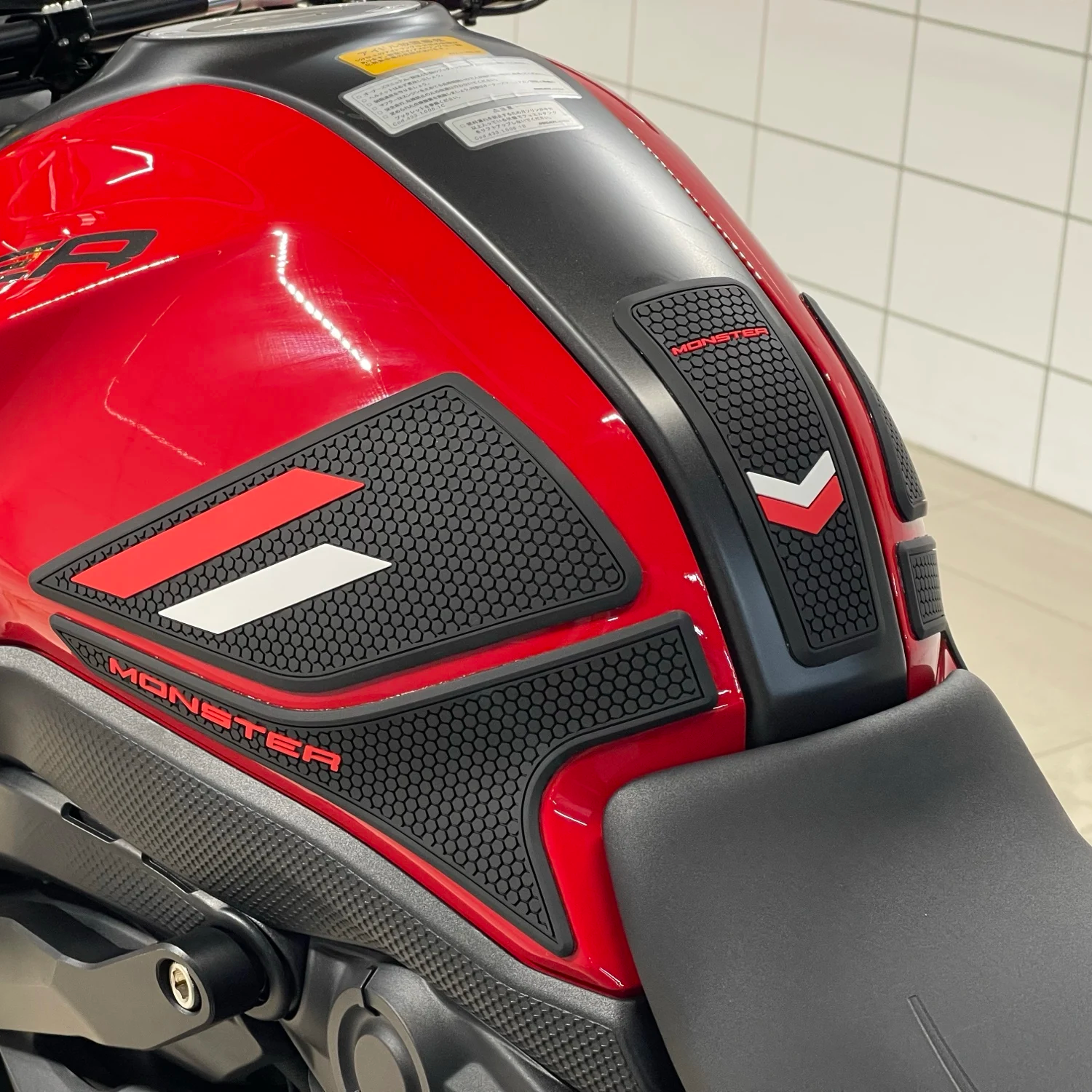 Ducati Monster 937 950 SP Rubber Anti-Slip Tank Pad Kit 2021-2024 丨 Center Pad and Side Grips